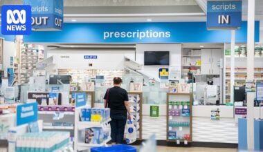 Pharmacy lobby preventing Australians from buying cheaper medicines, Grattan Institute says