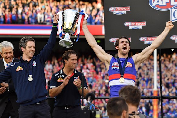 Easton Wood (right) lifts the 2016 premiership cup with injured teammate Bob Murphy.