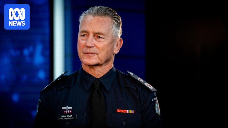 Victoria Police Chief Commissioner Mike Bush makes arrest in Melbourne CBD