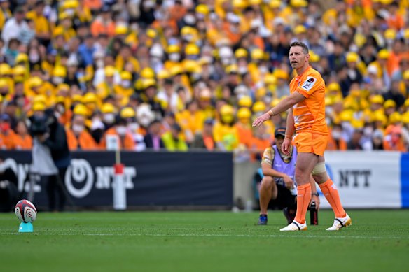 Bernard Foley kicking a conversion for Kubota.