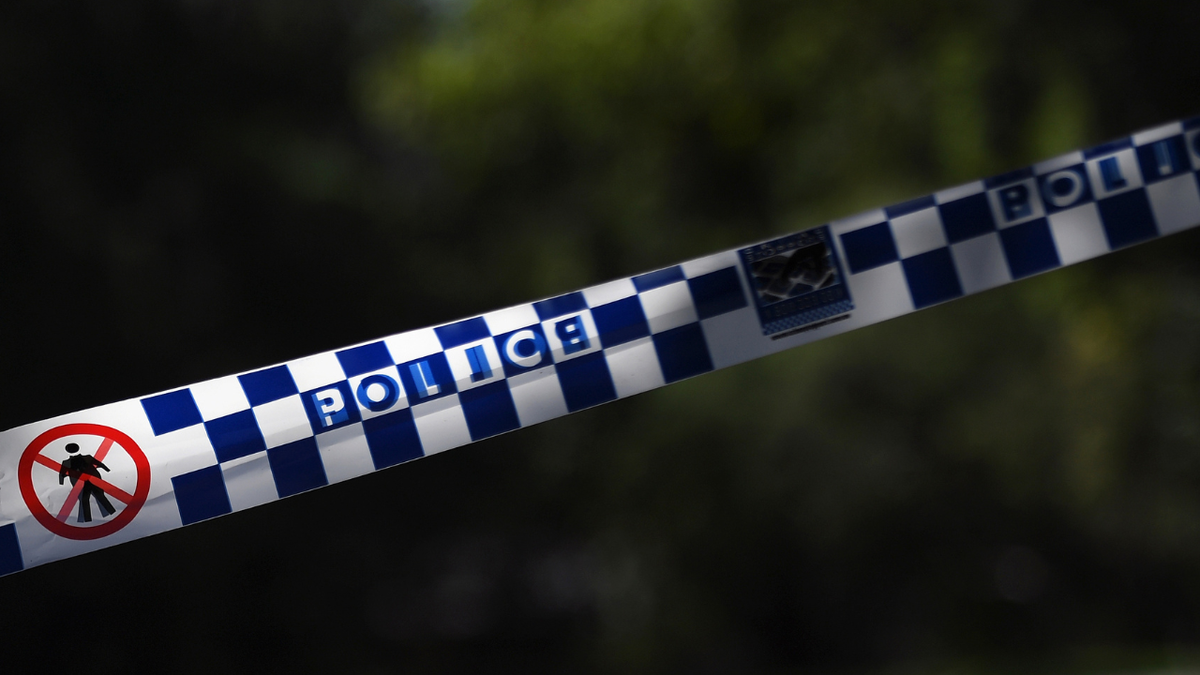 Five teenagers injured as car crashes into tree in Tamworth
