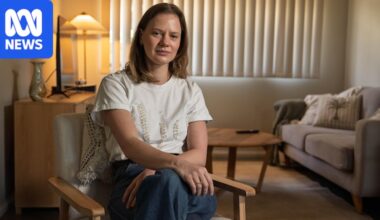 Young Australians with bowel cancer say doctors missing the warning signs