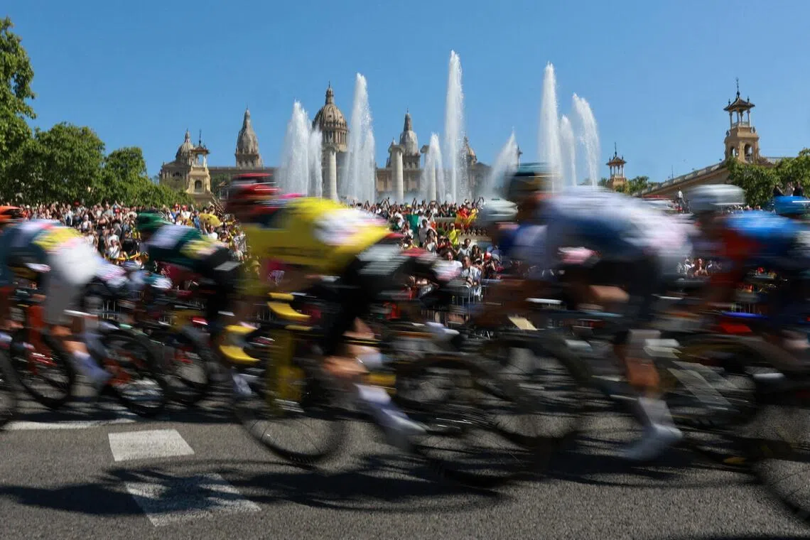 English wave sweeps over cycling’s Tour de France