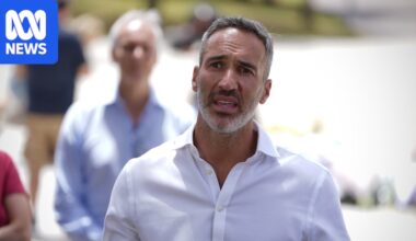 Woman charged with offensive language over comments to Jewish leaders, Sydney Swans at Bondi terror site