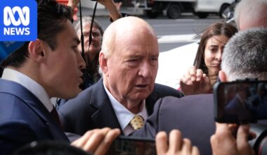 Judge lifts non-publication order on Alan Jones's hearings