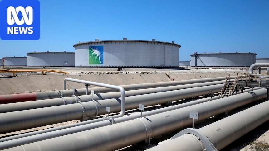 Oil prices jump back over $US100 a barrel as Middle East conflict widens