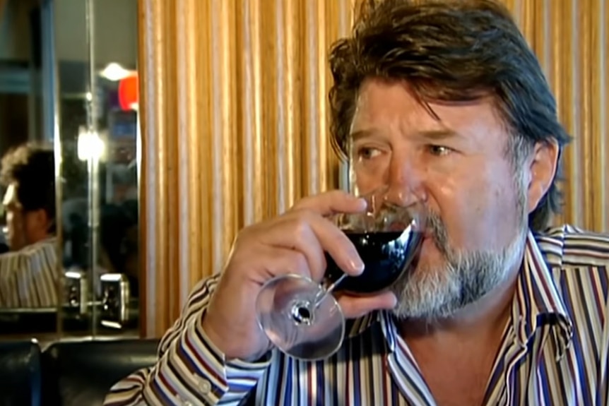 HInch drinking wine.