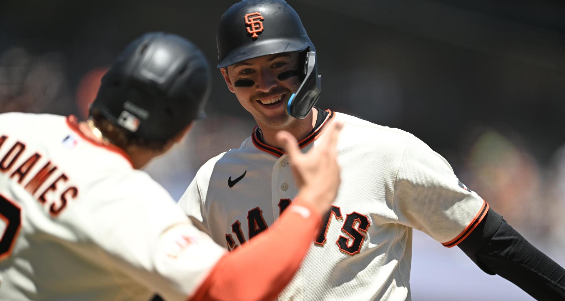 Arraez and Susac help the Giants rout the Brewers 16-3