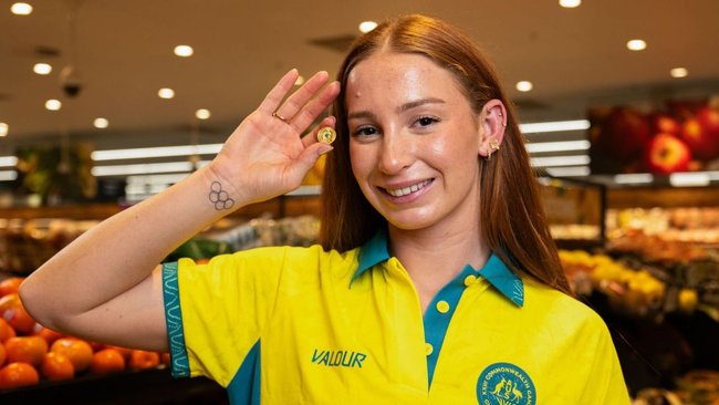 Aussie swimming champion Mollie O’Callaghan with one of the limited edition coins.