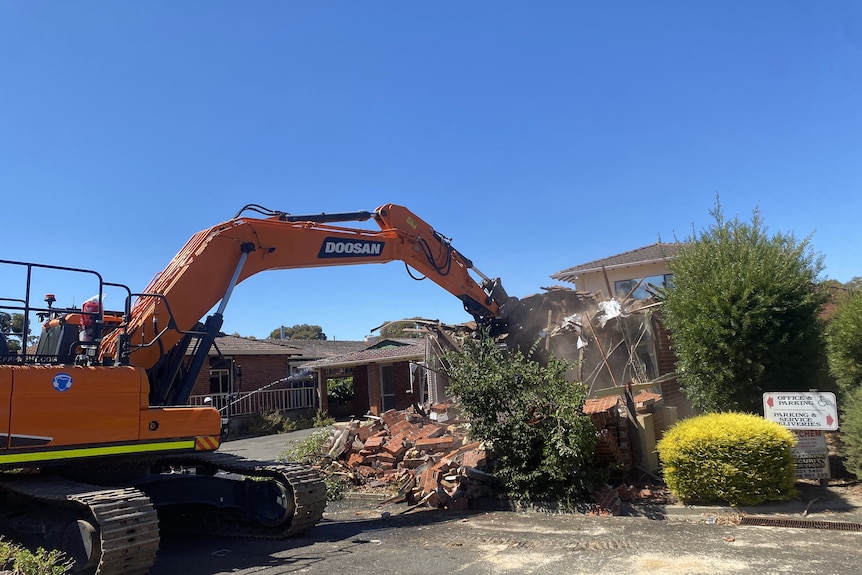  Demolition of the former St Andrew's Hostel in Katanning.