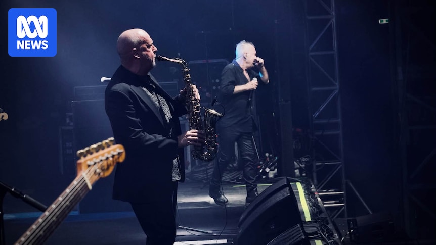 Cold Chisel saxophonist Andy Bickers dies from cancer, tributes paid to 'incredible musician'
