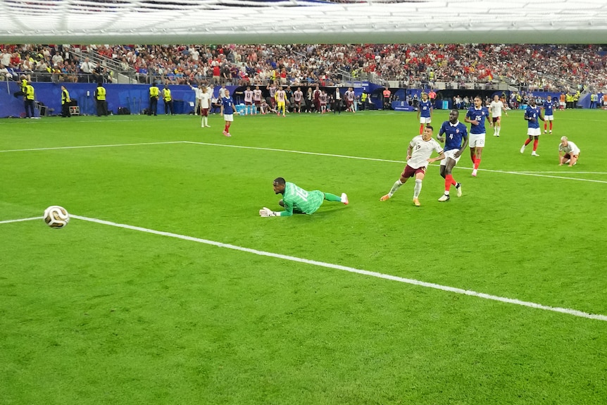 Pedro Porro scores for Spain as Lamine Yamal occupies Lucas Digne in the background