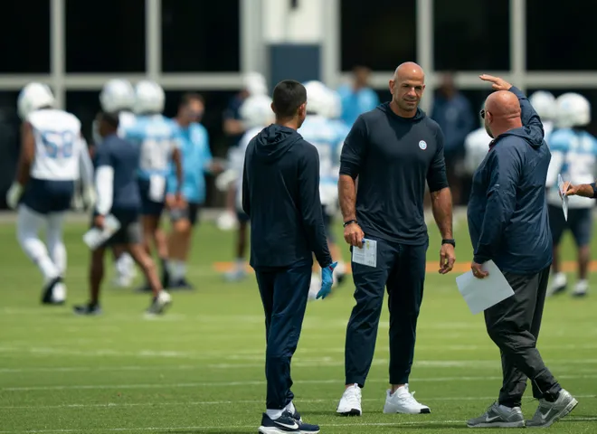 Tennessee Titans Coach Robert Saleh, center, and Offensive Coordinator Brian Daboll, right, talk during warmups on the first day of mandatory minicamp at Vanderbilt Health Football Center, Tenn., Tuesday, June 16, 2026.