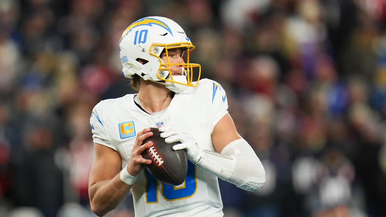 NFL personnel ranks Justin Herbert outside the top 5 of QBs