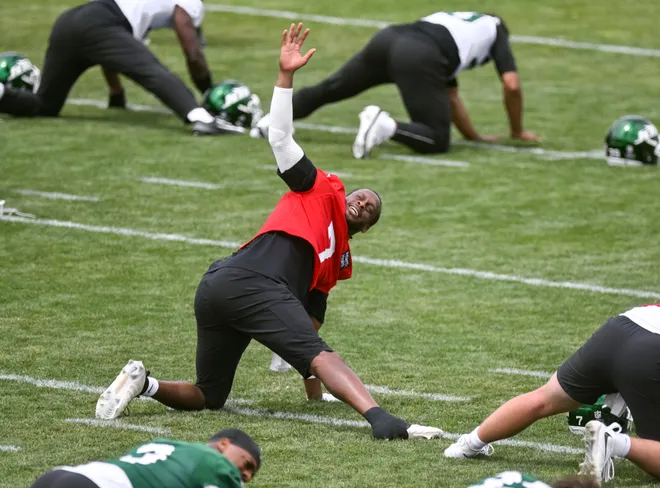 New York Jets quarterback Geno Smith (7) warms up during minicamp at Atlantic Health Jets Training Center.