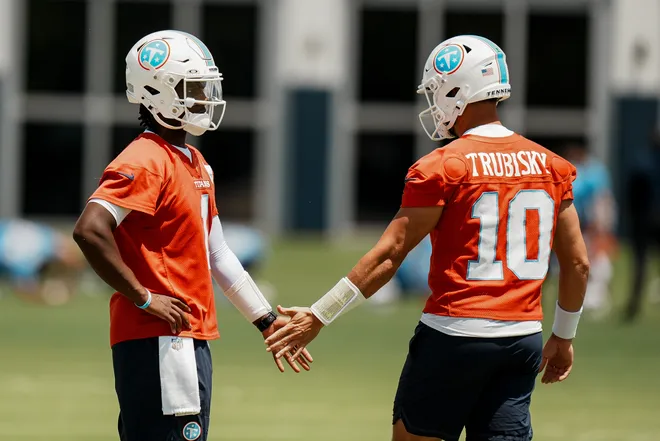 Cam Ward #1 and Mitchell Trubisky #10 of the Tennessee Titans.