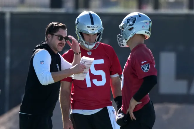Las Vegas Raiders offensive coordinator Andrew Janocko (left) talks with quarterbacks Fernando Mendoza (15) and Kirk Cousins (8) during minicamp.