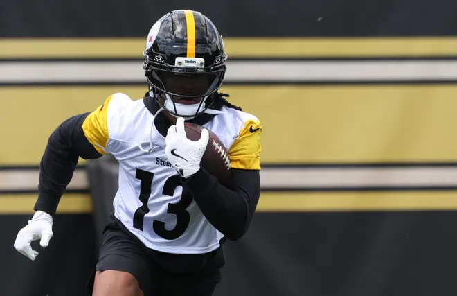 Pittsburgh Steelers running back Rico Dowdle (13) participates in OTA drills at the UPMC Rooney Sports Complex.