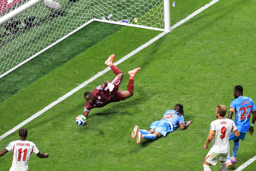 Lionel Mpasi saves a shot
