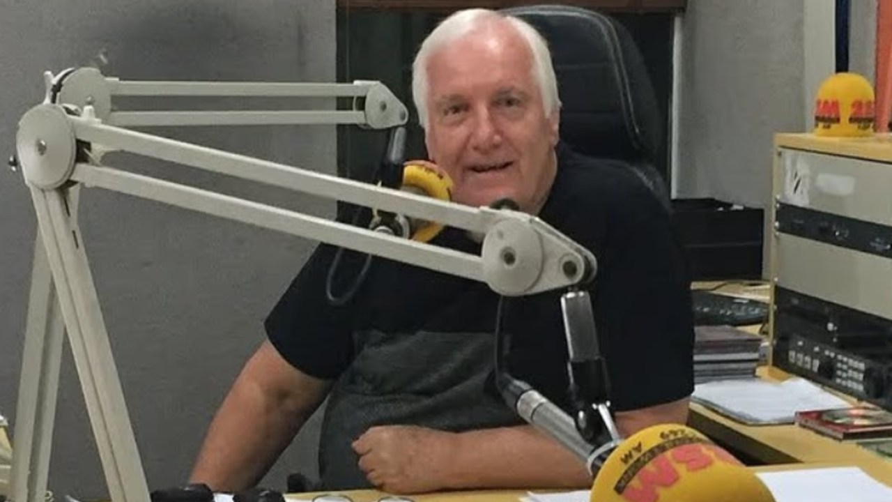 'True radio icon': Veteran Sydney's 2SM host Graeme Gilbert dies aged 76 following cancer battle