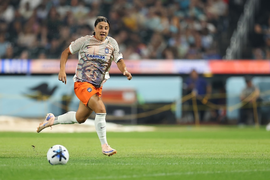 Gotham FC player Sam Kerr runs with the ball during a game