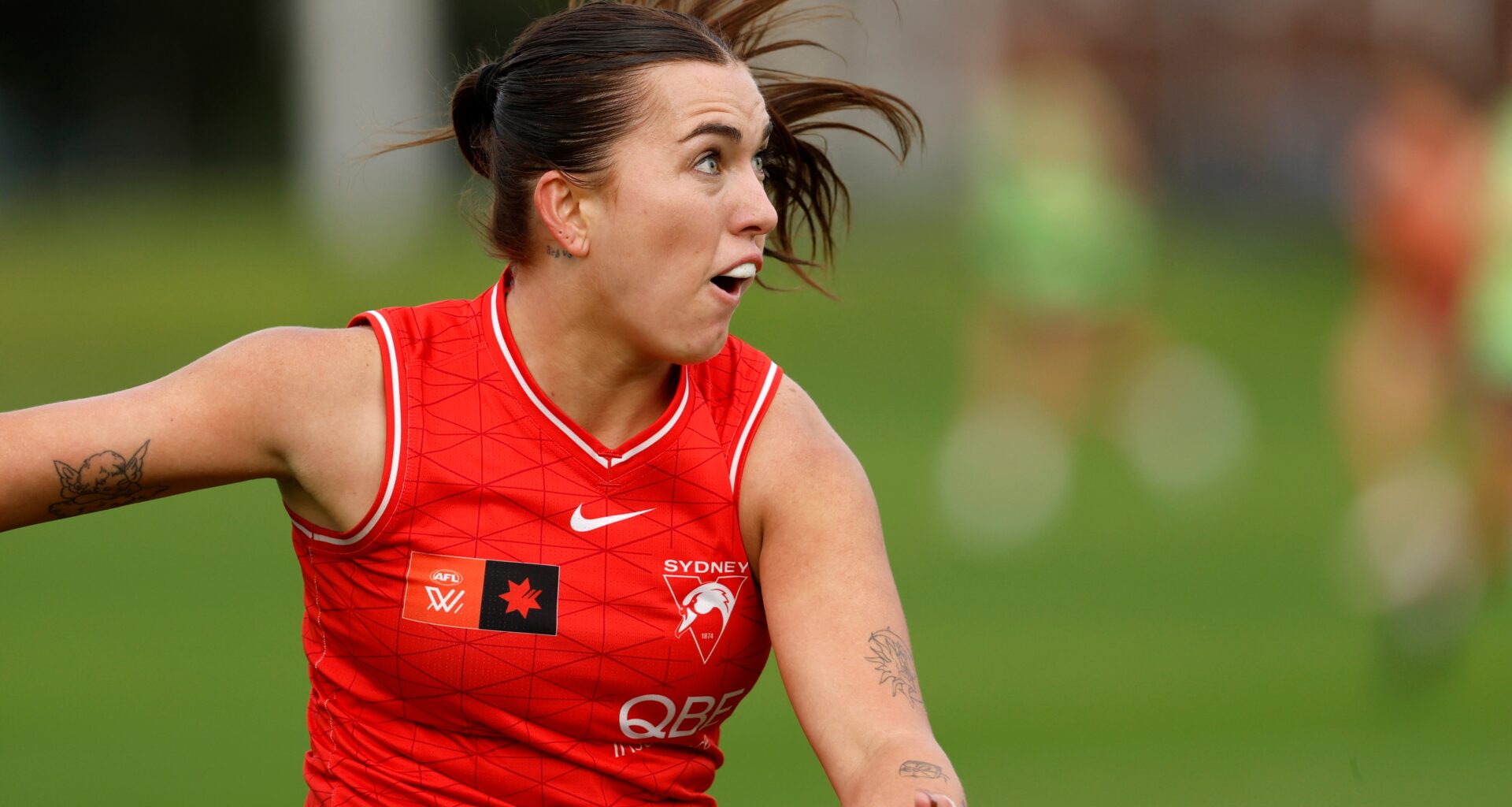 The AFL Swan helping his female clubmates reach new heights