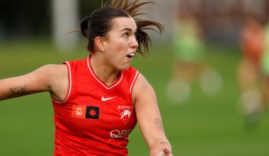 The AFL Swan helping his female clubmates reach new heights