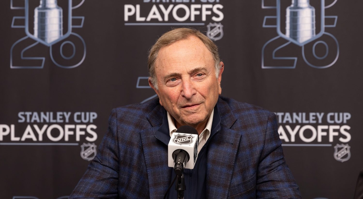 Bettman: NHL feeling no pressure to reach rights deal before NFL