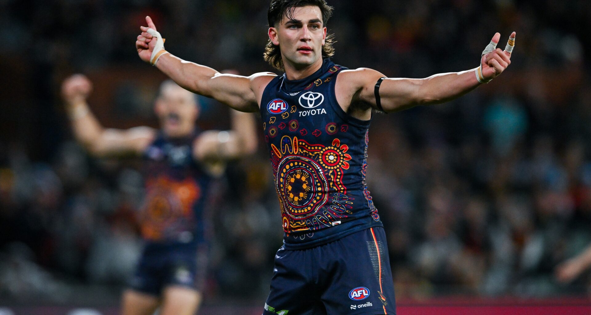 Crows thrash struggling Suns as Gold Coast's losing run continues