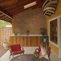Jardim House Renovation / Baixo Impacto Arquitetura - Interior Photography, Wood, Chair, Beam