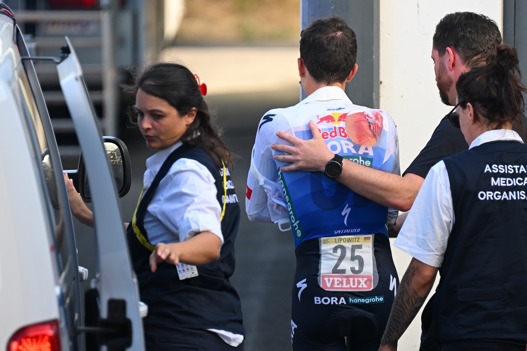 THONON-LES-BAINS, FRANCE - JULY 21: (EDITOR'S NOTE: Alternate crop) Florian Lipowitz of Germany and Team Red Bull - BORA - hansgrohe injured after falling during the 113th Tour de France 2026, Stage 16 a 26.1km individual time trial stage from Evian-les-Bains to Thonon-les-Bains / #UCIWT / on July 21, 2026 in Thonon-les-Bains, France. (Photo by Tim de Waele/Getty Images)
