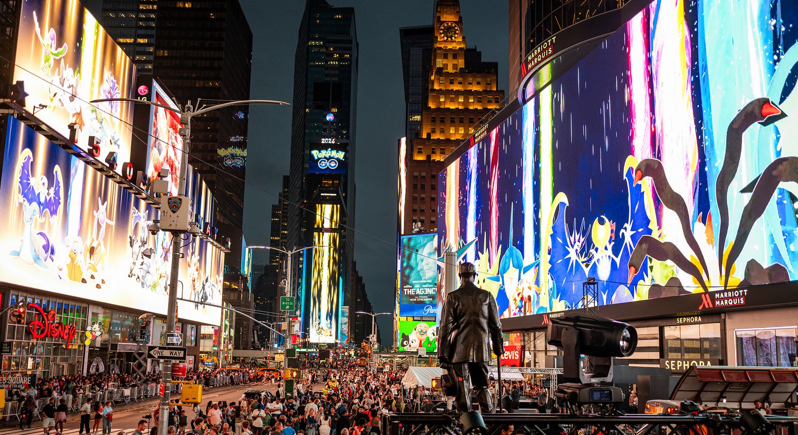 Thousands of ‘Pokmon Go Players Descend on Times Square to Defeat Mewtwo