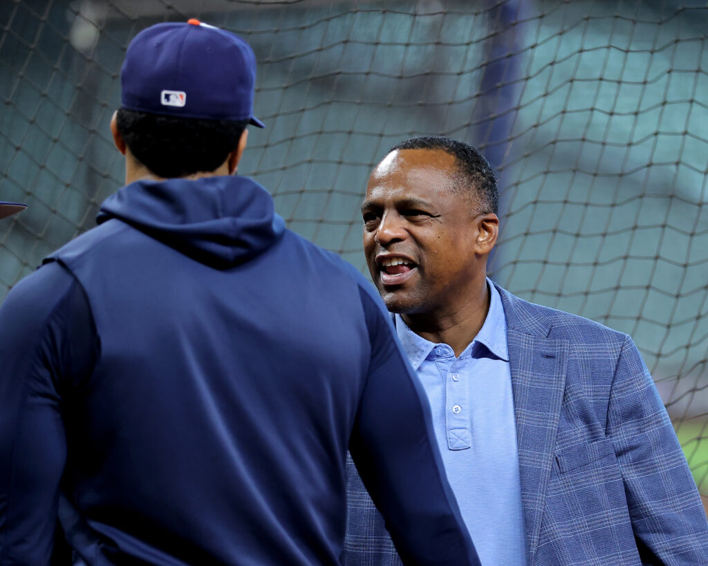 Astros Notes: Outfielders, Payroll, Red Sox, Hennigan