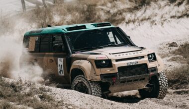 Defender Dakar D7X-R Is A Loud, Brutal And Brilliant Desert Machine