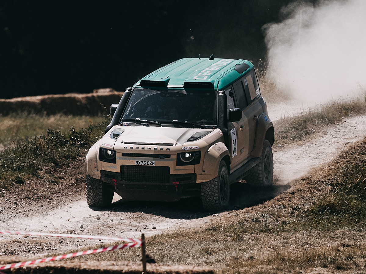 Defender dakar d7x r ride along with stephane peterhansel 0007 gfos defenderrally stephanepeterhansel ora ben3