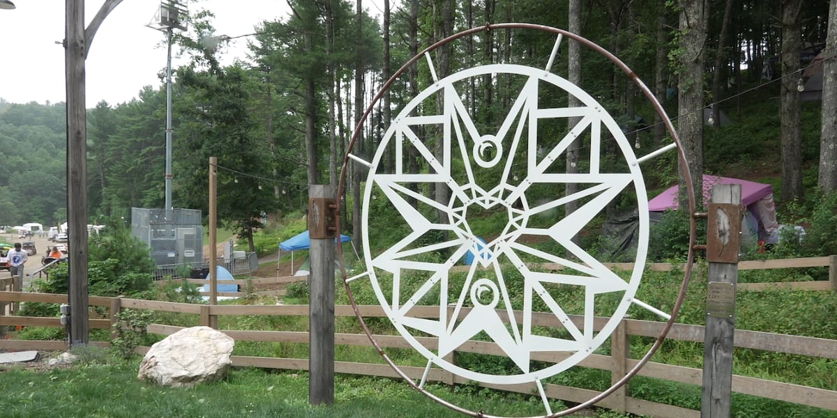Roanoke artist welds his way to FloydFest