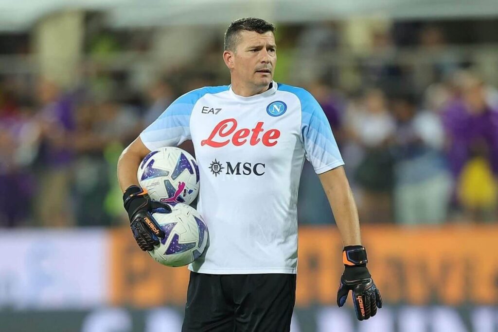 Alejandro Rosalen in Napoli kit