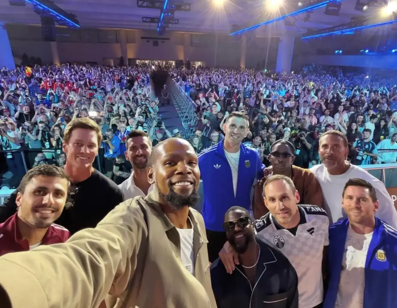 Selfie with Messi, Djokovic, Brady, Durant before 2026 World Cup final