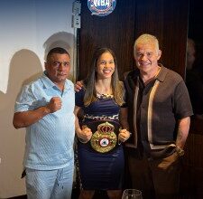 Gilberto Jesús Mendoza Presents Nataly Delgado With Her WBA Championship Belt – World Boxing Association