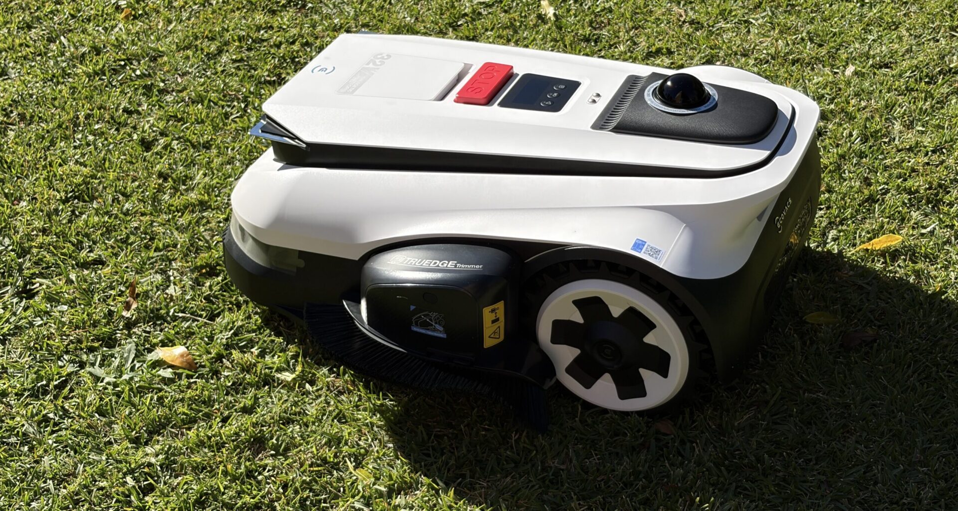 Ecovacs Goat A2000 Review - Robot mowing with edge trimming!