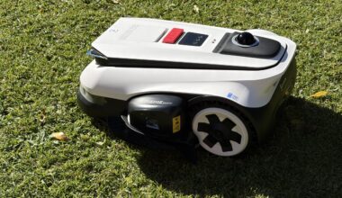Ecovacs Goat A2000 Review - Robot mowing with edge trimming!