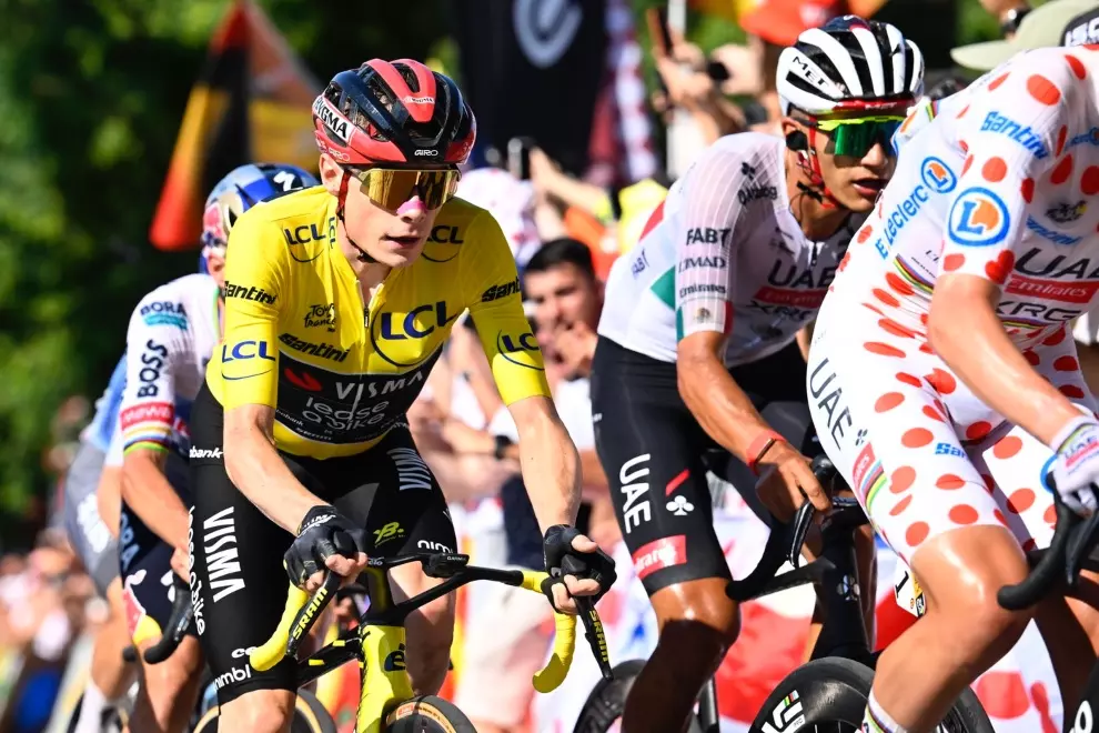 Vingegaard Leads Tour de France After Stage 2 – But Pogačar Has the Momentum