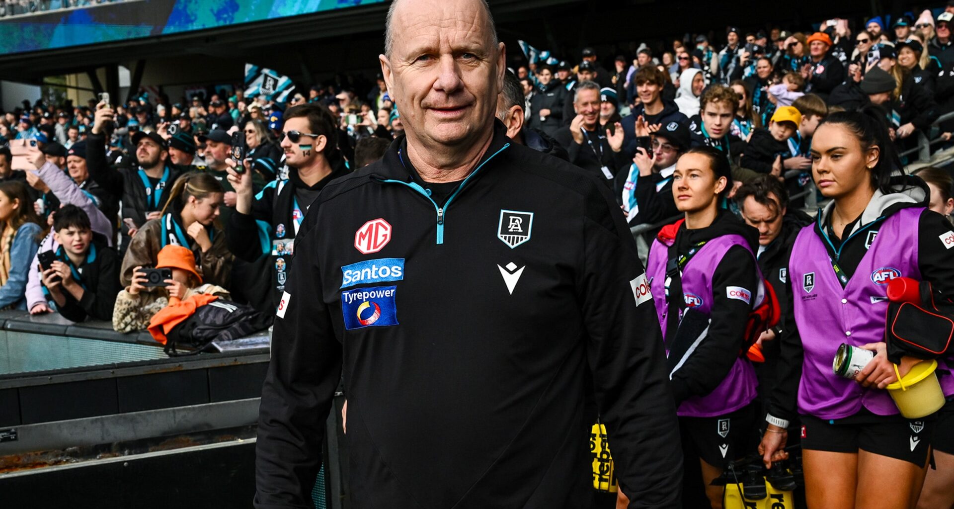 Hinkley beats out top candidates to be Tasmania's first coach