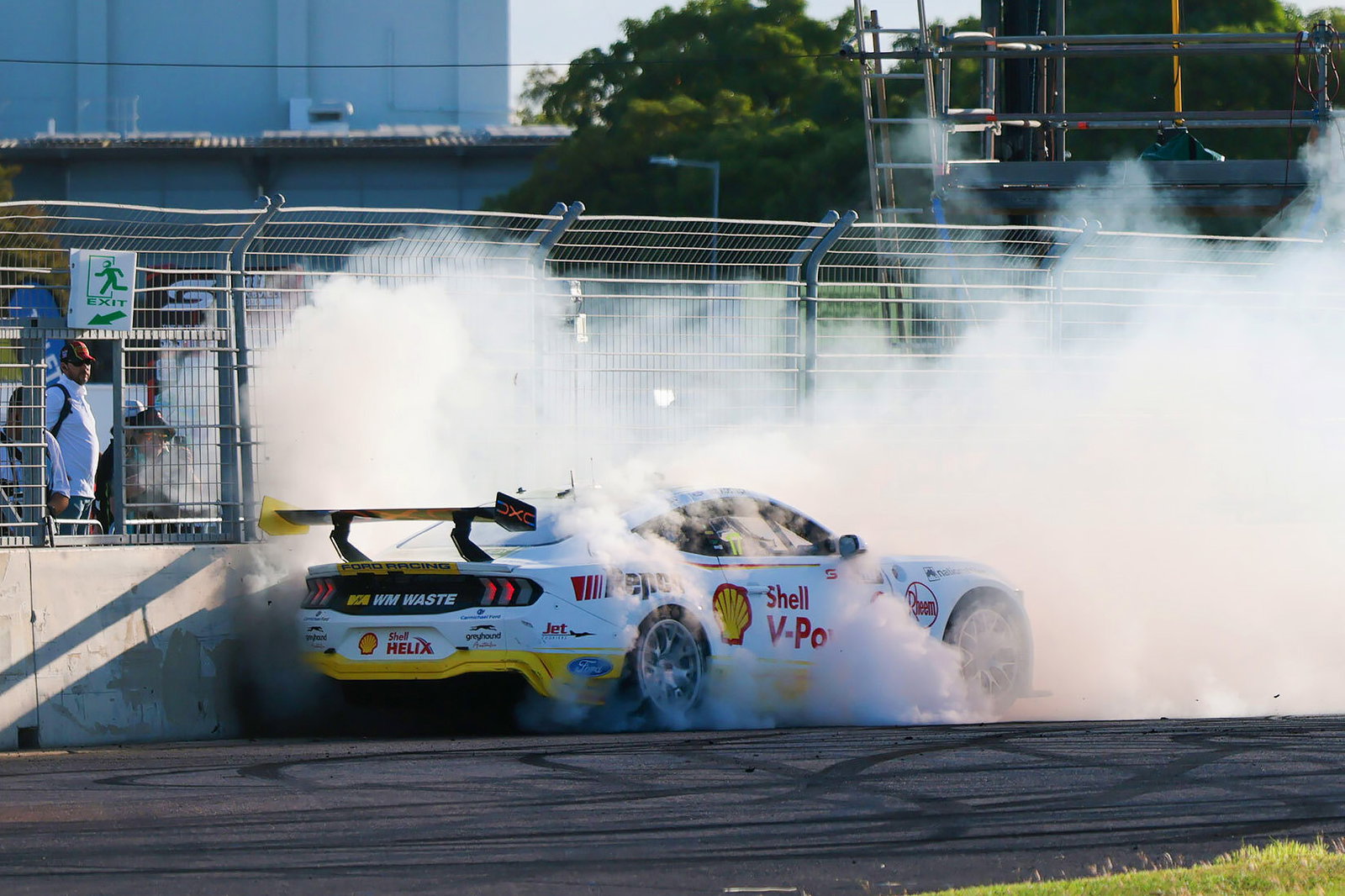 Kostecki wins Townsville finale, tags wall celebrating