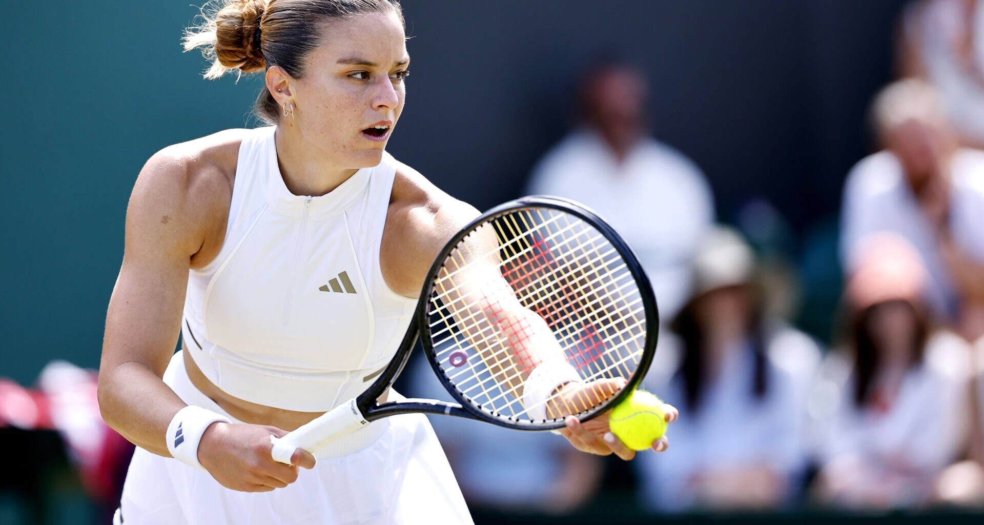 Sakkari through to quarter-finals in Athens
