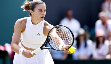 Sakkari through to quarter-finals in Athens