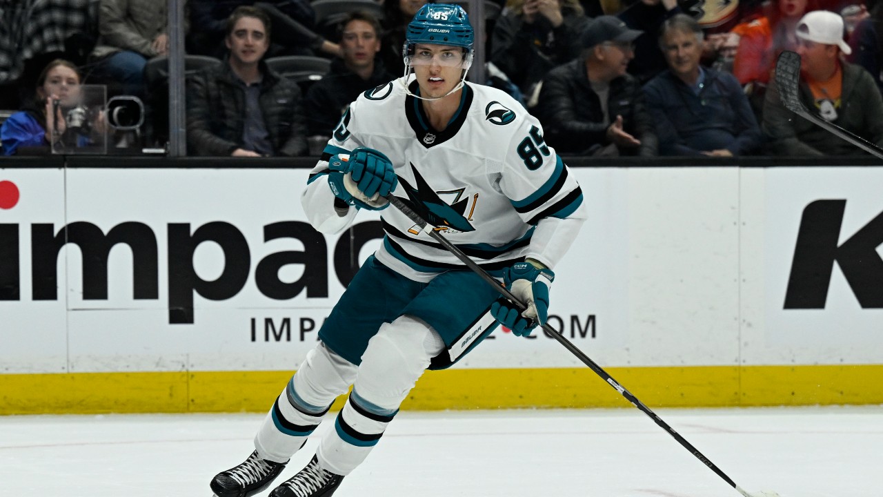Shakir Mukhamadullin re-signs for two years with Oilers