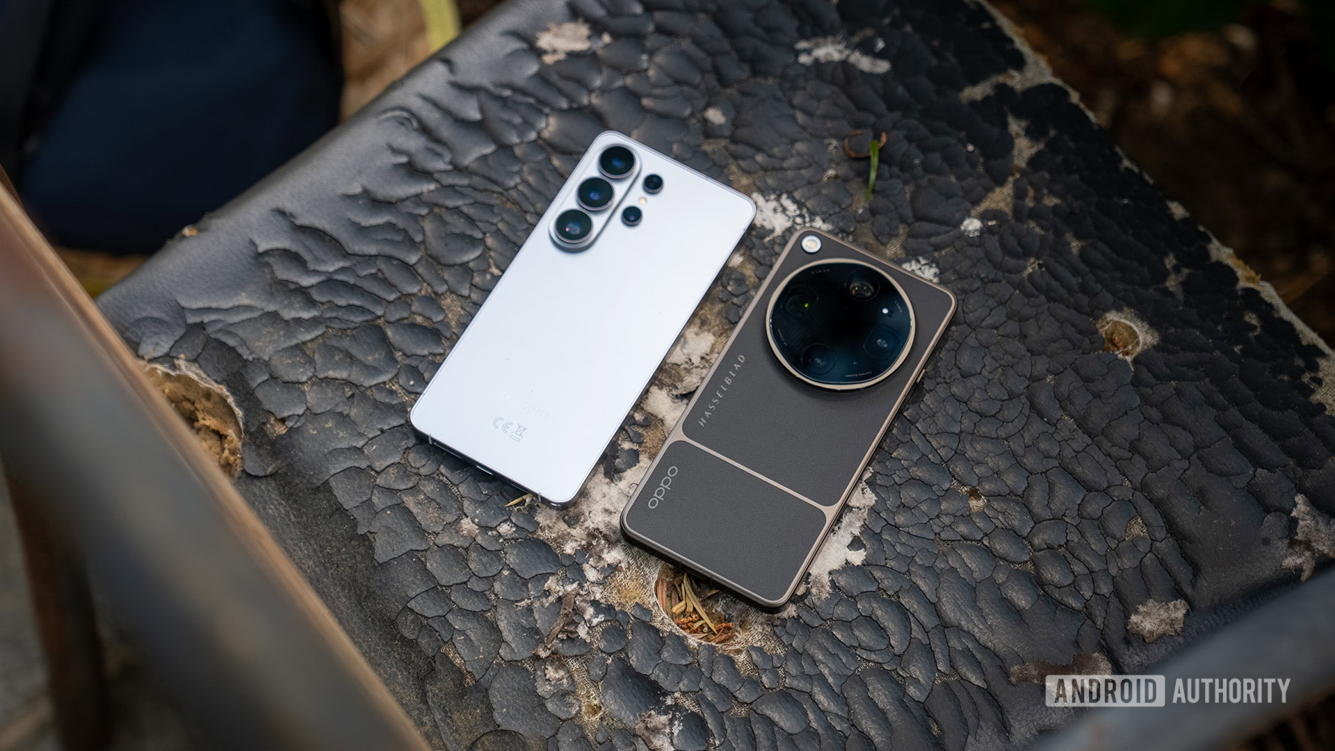 Oppo Find X9 Ultra lay down with Galaxy S26 Ultra Oppo Find X9 Ultra lay down with Galaxy S26 Ultra