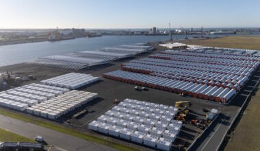 Australia's biggest coal port allowed to store big batteries as it transitions to major renewable gateway