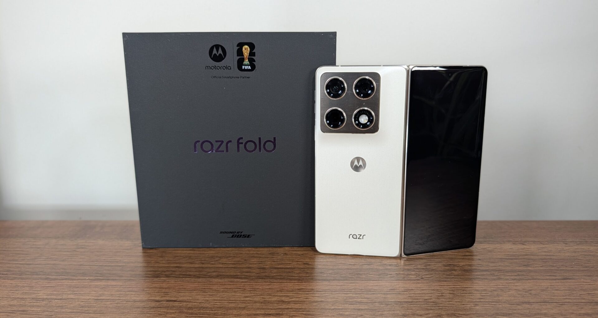 motorola razr fold Review: Motorola’s First Book-Style Foldable Crushes It
